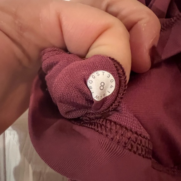 Lululemon 2 in 1 movement tank size 8 - Picture 5 of 7